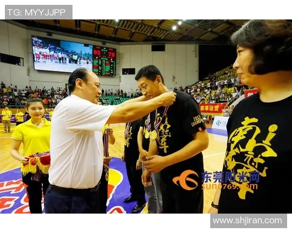 重庆篮球队的成长之路：城市联赛中的拼搏与荣耀